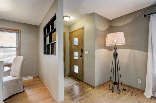 8116 Santa Monica Blvd, Milwaukee, WI 53217-2866