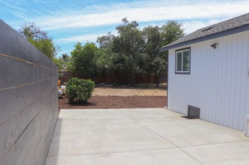 228 Ojai St, Santa Paula, CA 93060-2816
