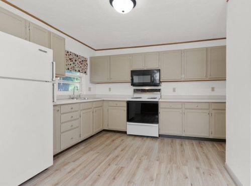 1806 Norwood Ave, Green Bay, WI 54304-3710