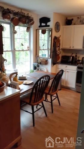 44 Lakeview Dr, Helmetta, NJ 08828-1167