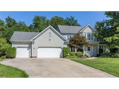 6595 Ashton Ln, Cleveland, OH 44139-3213