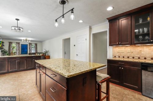 1426 Cellar Crk Way, Herndon VA  20170-2805 exterior