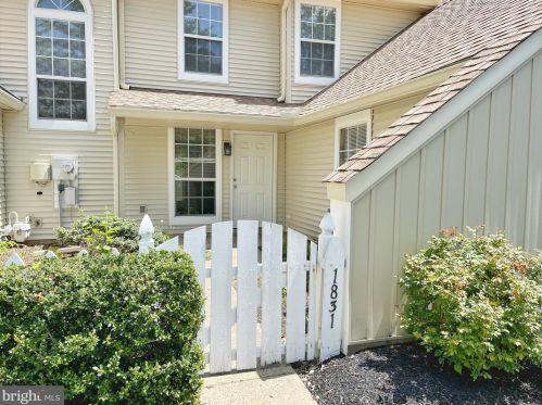 1831 Sinkler Cir, Southampton, PA 18966-4041