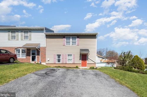 7968 Somerset St, Hummelstown, PA 17036-9356