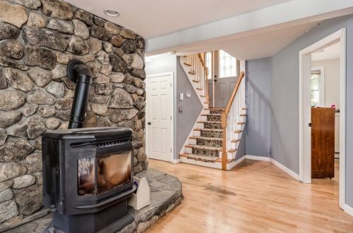 225 Raymond Rd, Deerfield NH  03037-1506 exterior