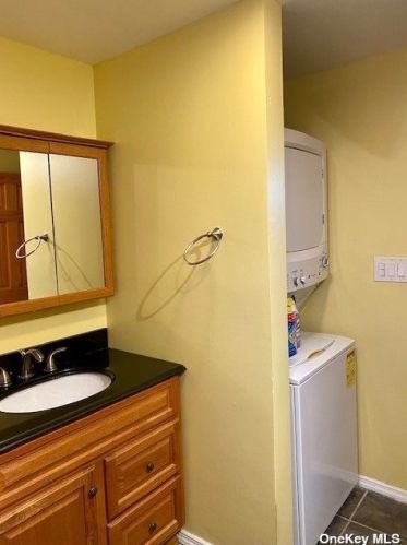 17 10th Rd, Far Rockaway NY  11693-0011 exterior