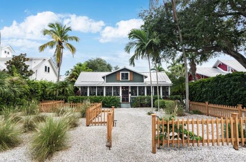 239 Broad Ave, Naples, FL 34102-7028