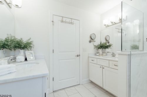 38 Walnut St, Little Falls NJ  07424-1402 exterior