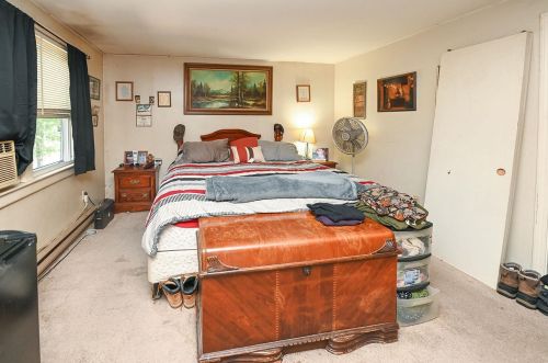 17 English Range Rd, Derry NH 03038-5323 exterior