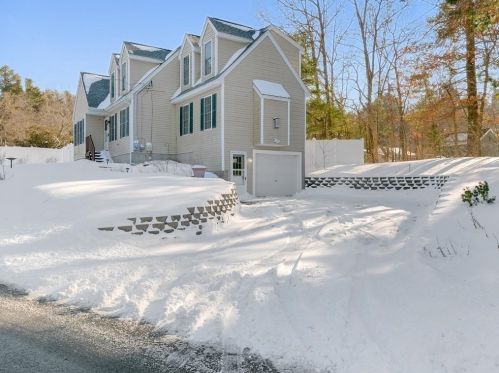 8 Town Farm Rd, Salem NH  03079-2454 exterior