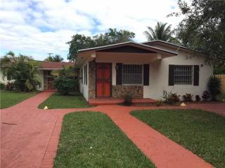 235 118th St, Miami, FL 33161-6120