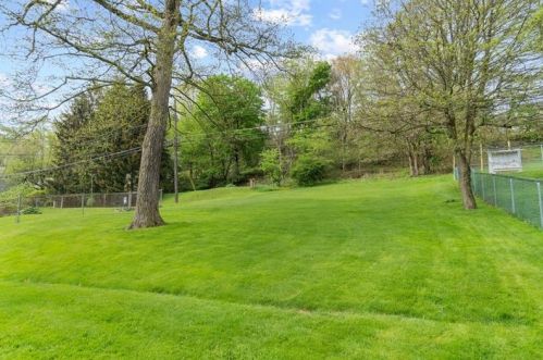 207 Maryland Dr, Glenshaw PA  15116-1723 exterior