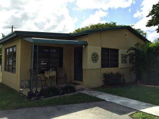 6448 Mayo St, Hollywood, FL 33023-2134