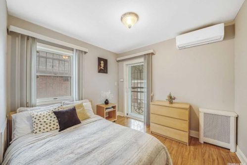 120-40 233rd St, Jamaica, NY 11411-2112