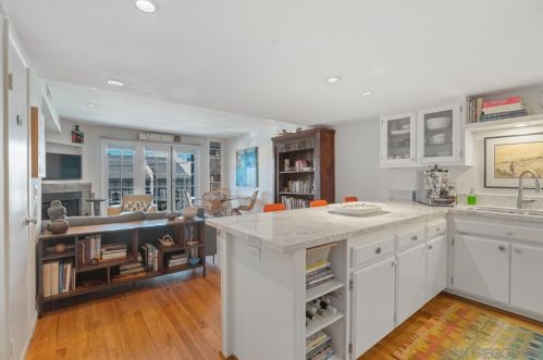1111 Eureka St, San Diego, CA 92110-1754