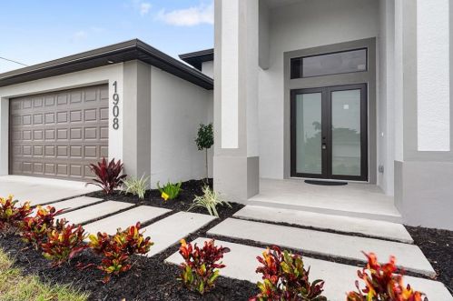 1908 14 St, Cape Coral FL  33909-1643 exterior