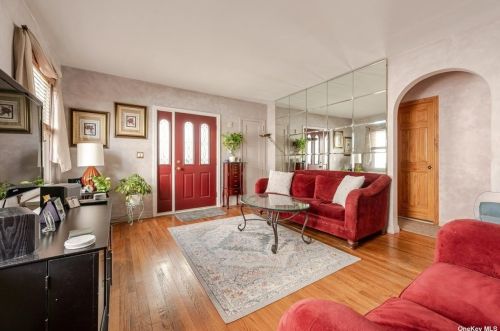 246-55 86th Rd, Jamaica, NY 11426-1024