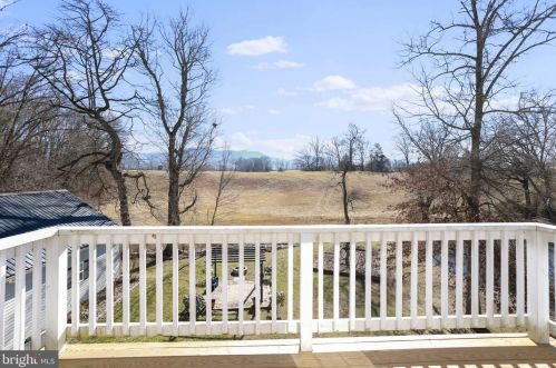 52 Oak Crest Dr, Richmond National Battlefiel VA  22835-1579 exterior