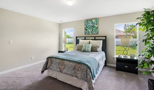 2813 4th Pl, Cape Coral FL  33909-8809 exterior