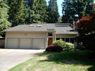 2312 Manorwood Dr, Puyallup, WA 98374-1955