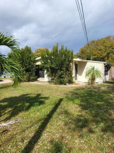 212 Gardenia Ave, Fort Pierce, FL 34982-3413