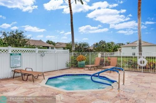 9796 Lemonwood Dr, Boynton Beach FL  33437-5452 exterior