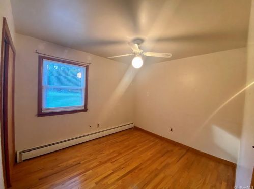 5 Court Ln, Fishkill NY  12524-2432 exterior