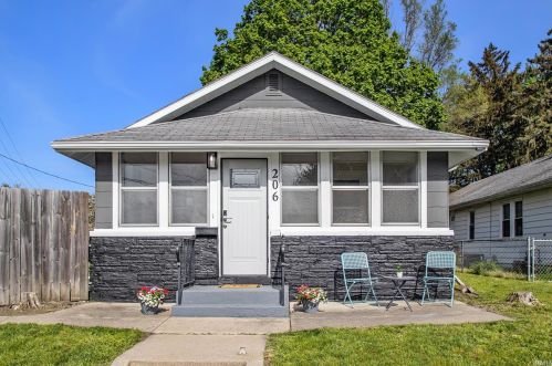 206 Meridian St, Mishawaka IN  46544-1673 exterior