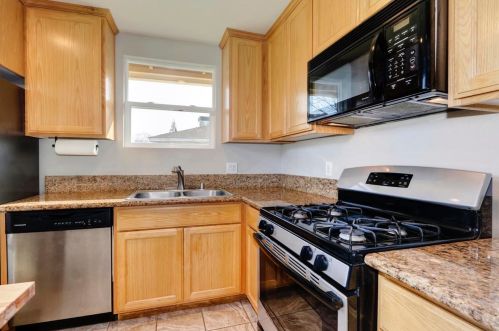 9665 Kent St, Elk Grove CA  95624-2432 exterior