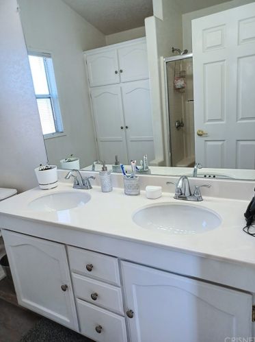 19778 Canyon View Dr, Santa Clarita CA  91351-5717 exterior