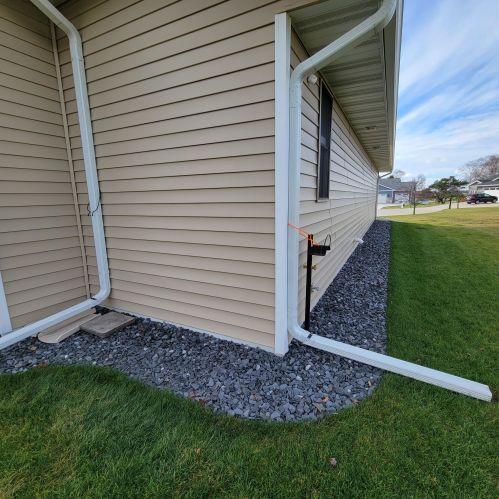 2525 Stoney Brook Ct, Manitowoc WI  54220-8640 exterior