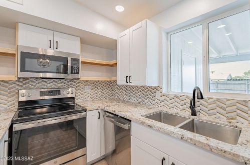 6520 Calle Herculo, Tucson AZ  85710-5620 exterior