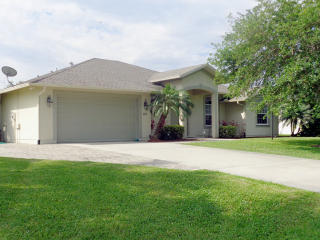 101 Charles Ave, Sebastian, FL 32958-5041