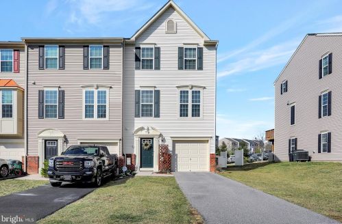 59 Creekside Ct, Falling Waters, WV 25419-1100