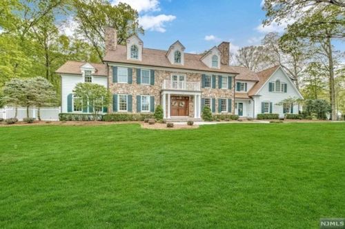830 Seneca Rd, Franklin Lakes, NJ 07417-2825