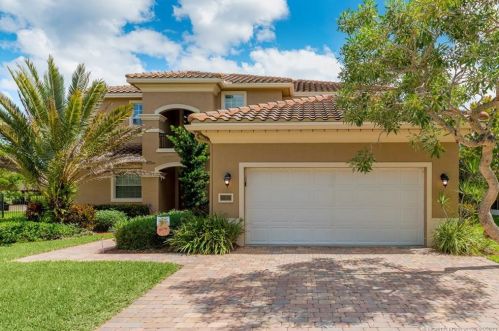5401 Honeysuckle Ct, Palm City, FL 34990-8842