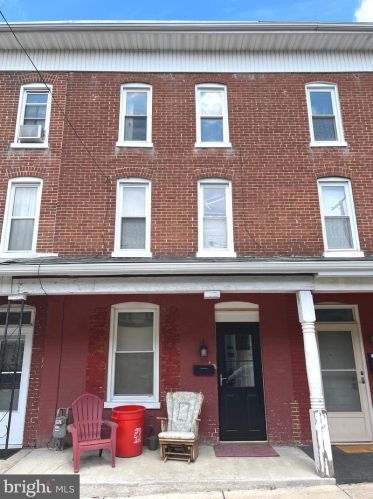 209 1st Ave, Red Lion, PA 17356-1611