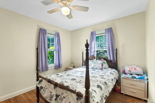 7 Hamilton Ct, Norwich CT  06360-4811 exterior