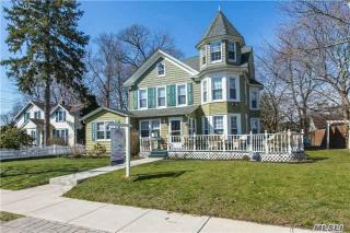 72 Foster Ave, Sayville, NY 11782-3110