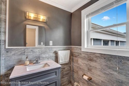 300 Deal Lake Dr, Tinton Falls NJ  07712-5136 exterior