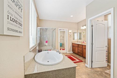 1091 Amber Rdg Ln, Vacaville CA 95687-5828 exterior