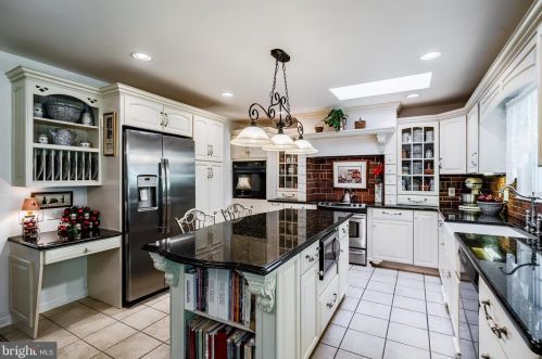 577 Westwood Dr, Downingtown, PA 19335-1715