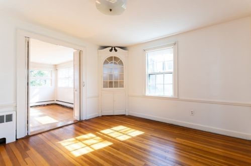 70 Stockdale Rd, Needham MA 02492-1122 exterior