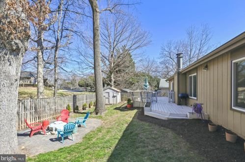 1512 Sadlers Wells Dr, Herndon VA  20170-2838 exterior