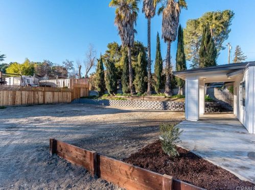 143 Vine St, Lake Nacimiento CA  93446-3736 exterior