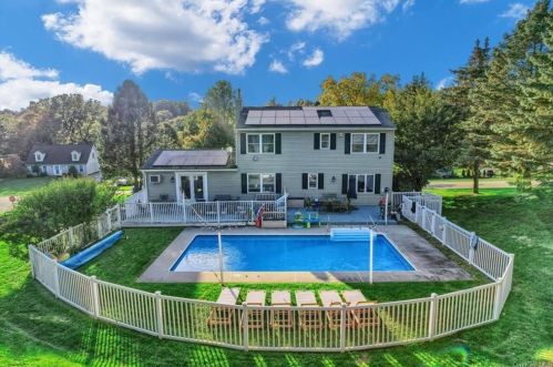 67 Stowe Dr, Poughquag NY  12570-4929 exterior