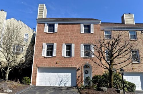 72 Kingswood Dr, Bethel, CT 06801-1842