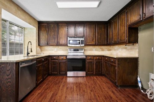 2308 Old Hickory Ln, Lewisville TX  75028-4593 exterior