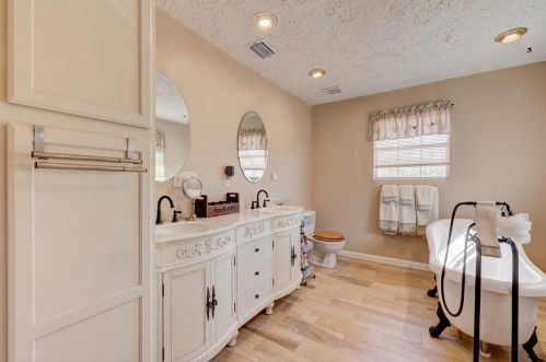 10132 Hwy 2301, Youngstown FL  32466-2448 exterior