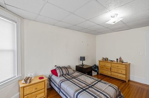 7 Bayview Ave, Middletown RI 02840-2108 exterior